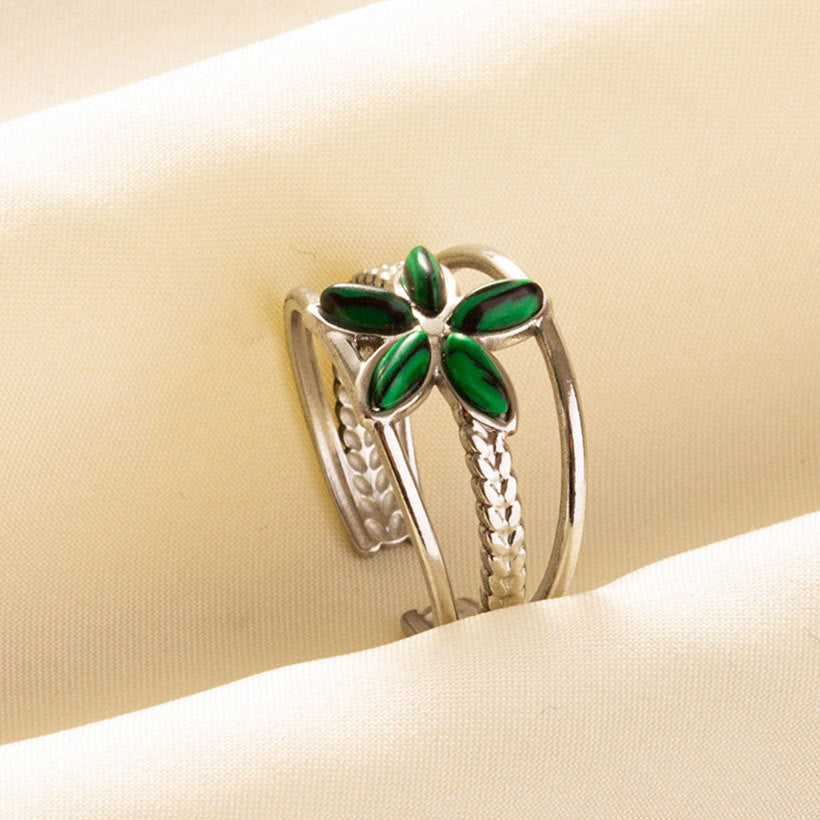 Elegant Green Flower Ring