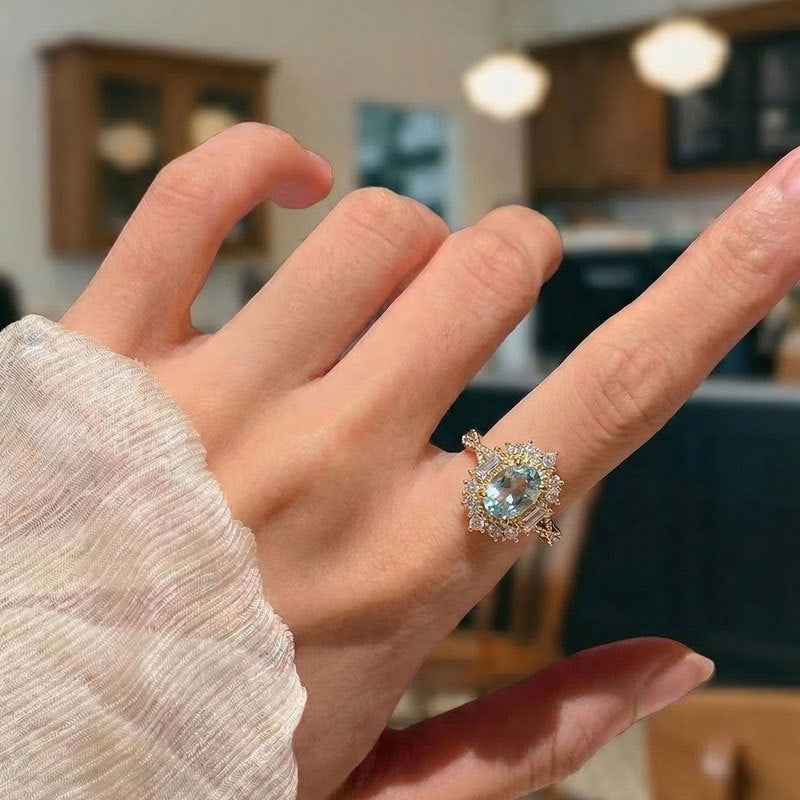 Elegant Aquamarine Ring