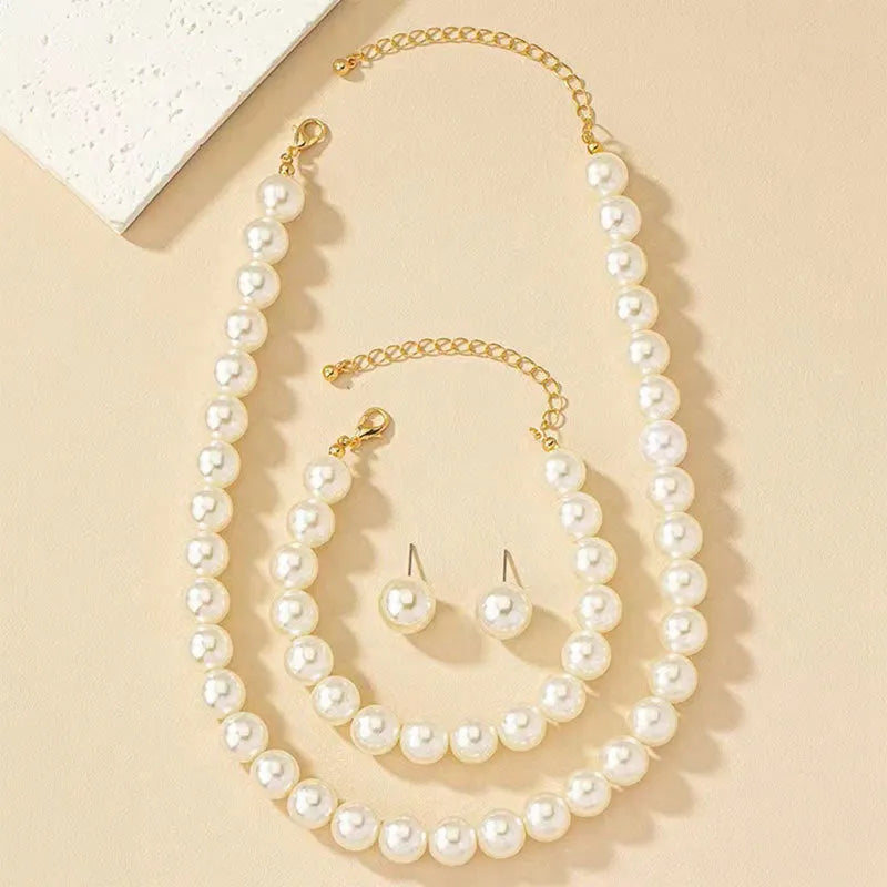 Classic Pearl Necklace
