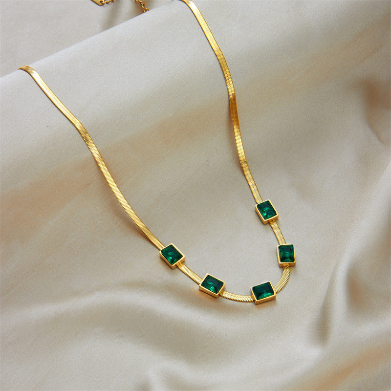 Elegant Emerald Gold Necklace