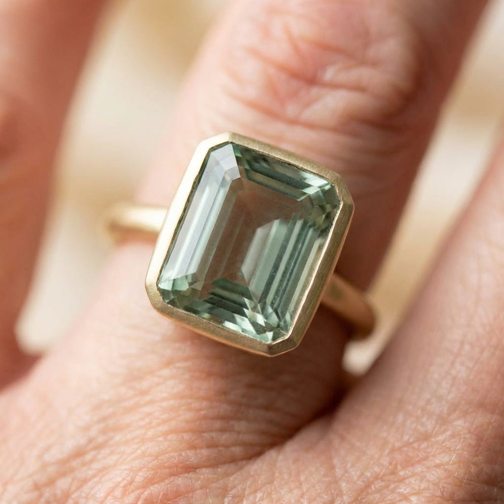 Vintage Inlaid Green Glass Gold Ring