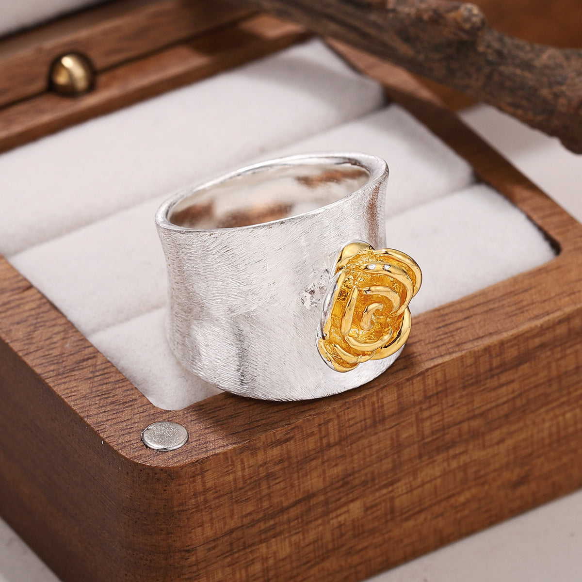 Elegant Gold Rose Ring