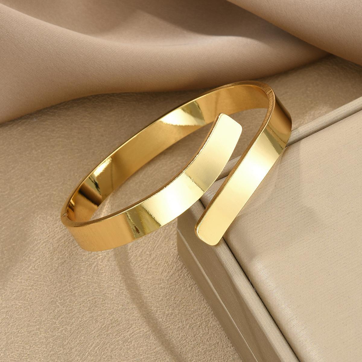 Classic Gold Bracelet