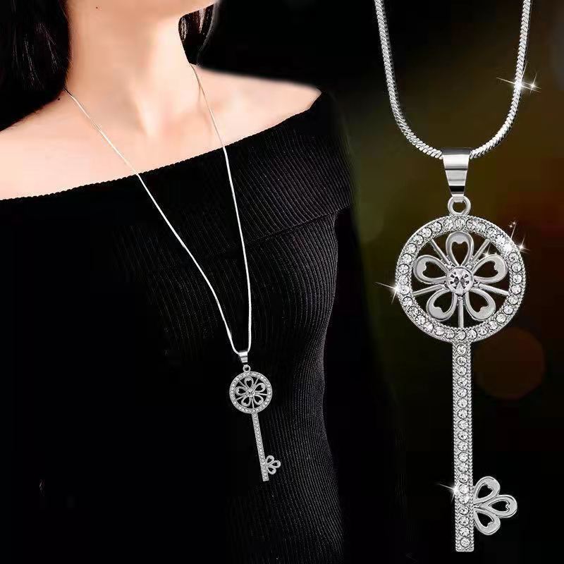 Elegant Crystal Clover Long