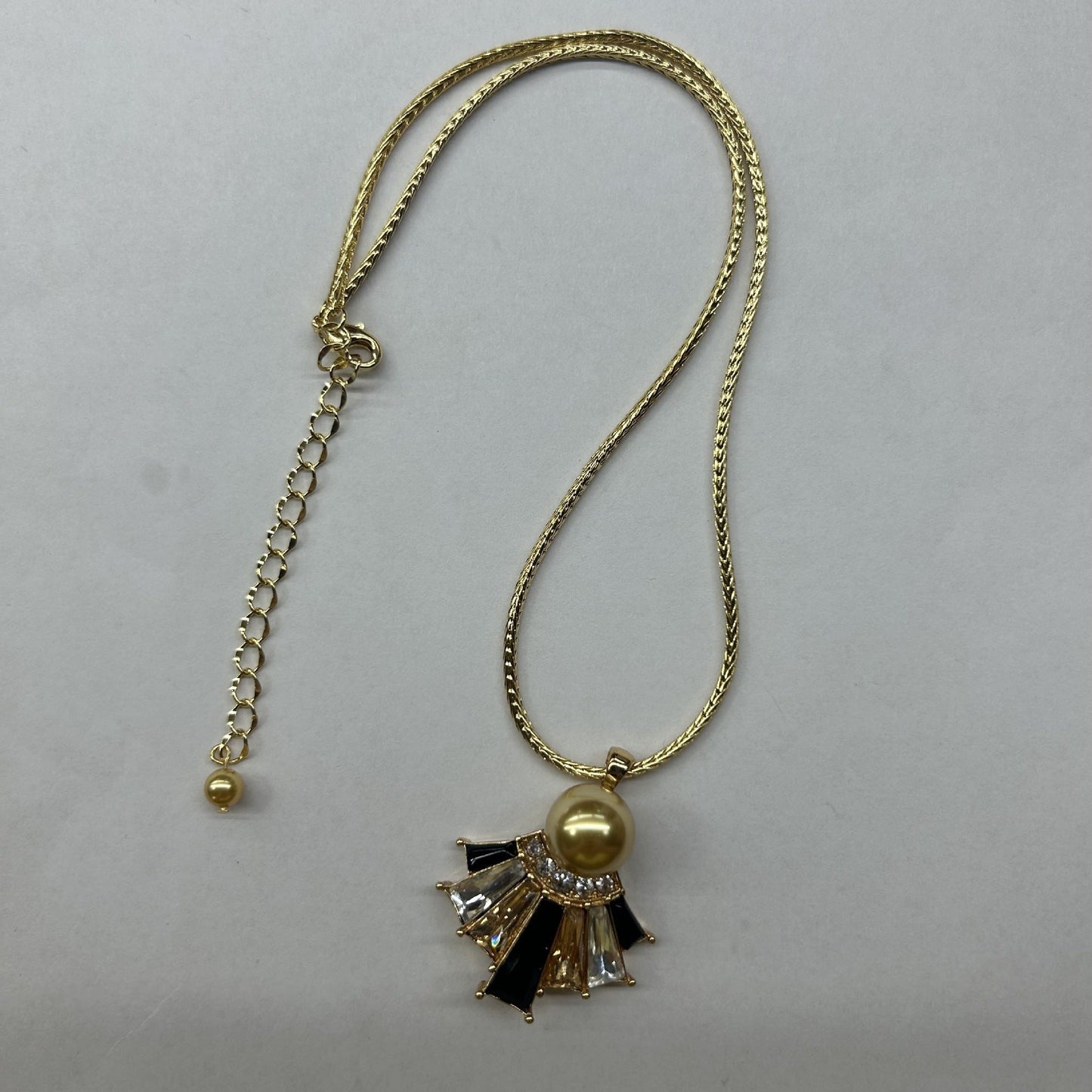 Elegant Pearl Pendant Necklace