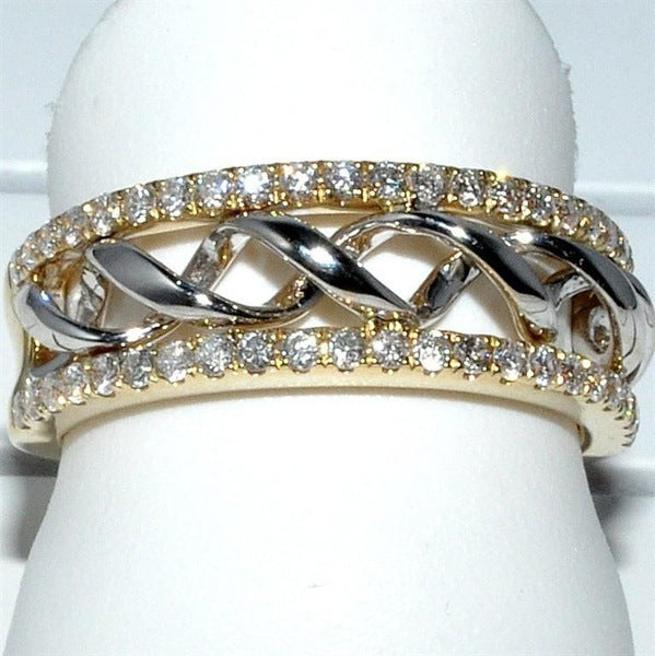 Elegant Twisted Diamond Ring