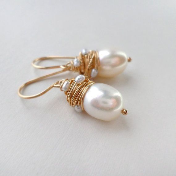 Vintage Pearl Golden Threads
