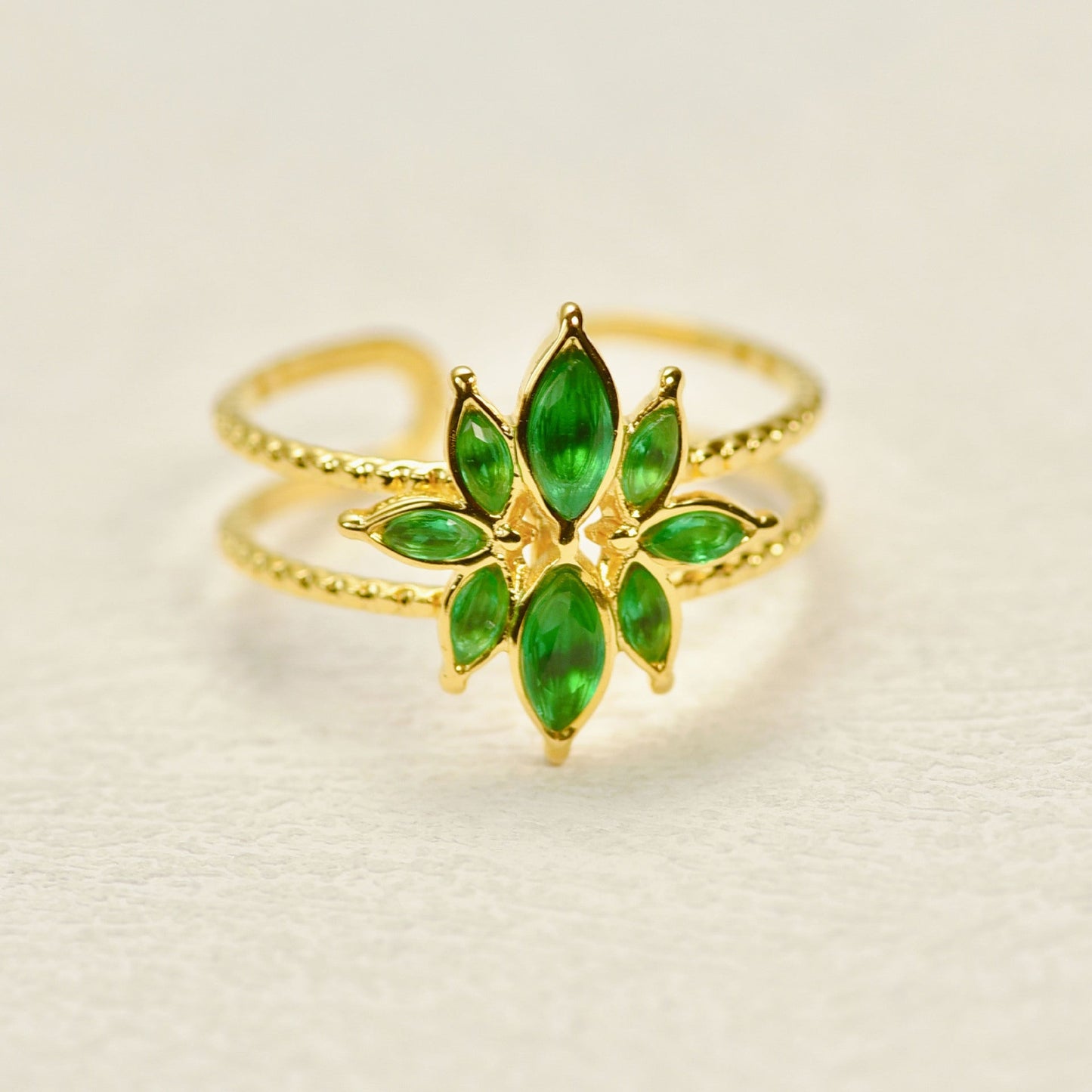 Elegant Green Emerald Ring