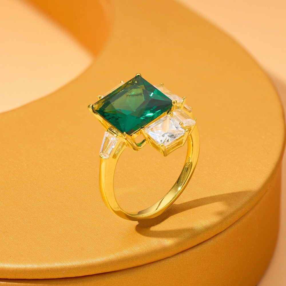 Elegant Emerald Gold Ring