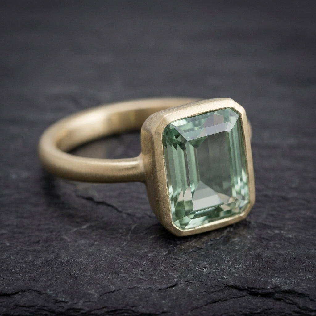 Vintage Inlaid Green Glass Gold Ring