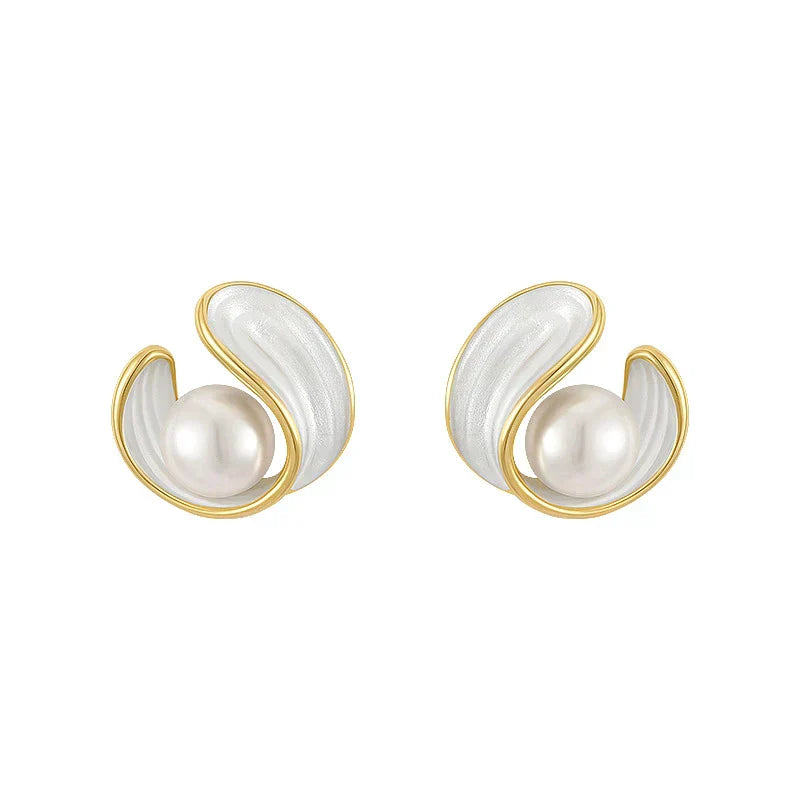 Elegant Pearl Stud