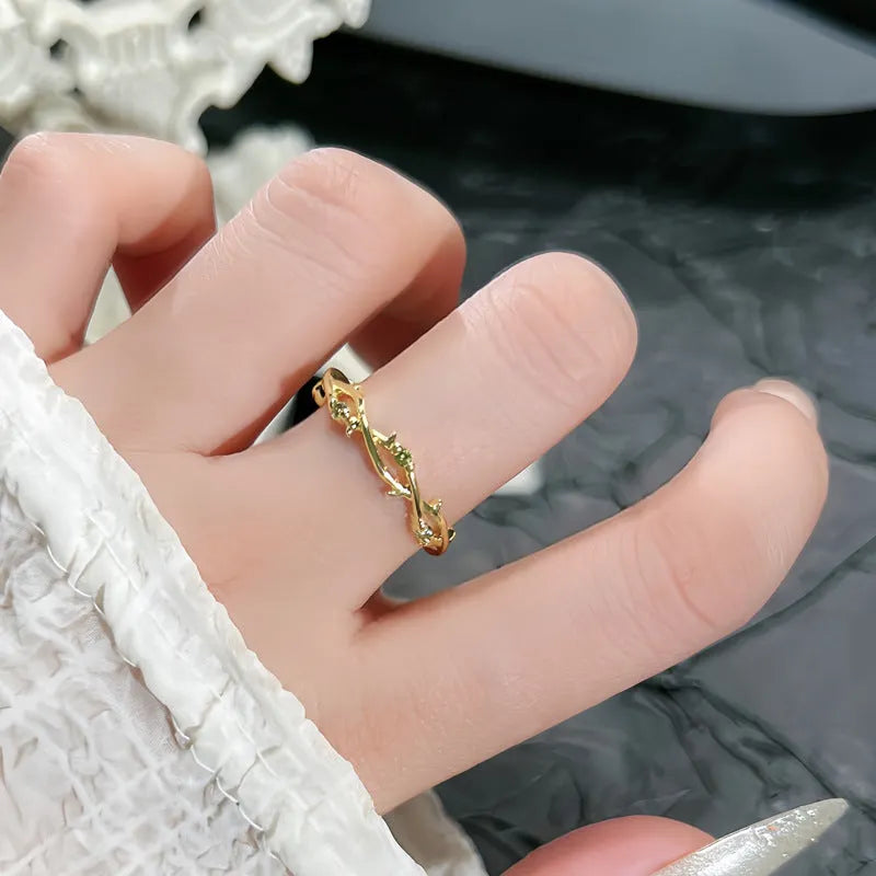 Elegant Gold Twist Ring