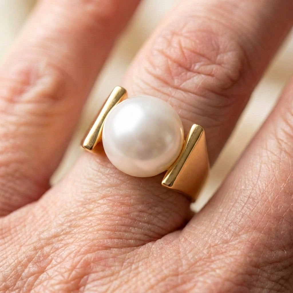 Vintage Inlaid Pearl Golden Ring