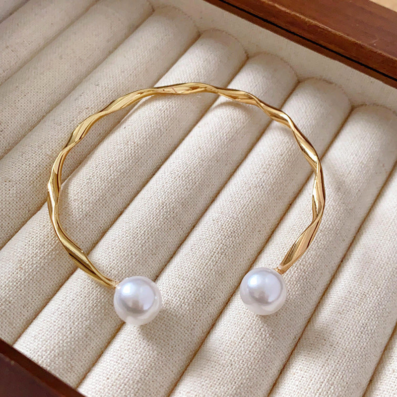 Elegant Pearl Bracelet