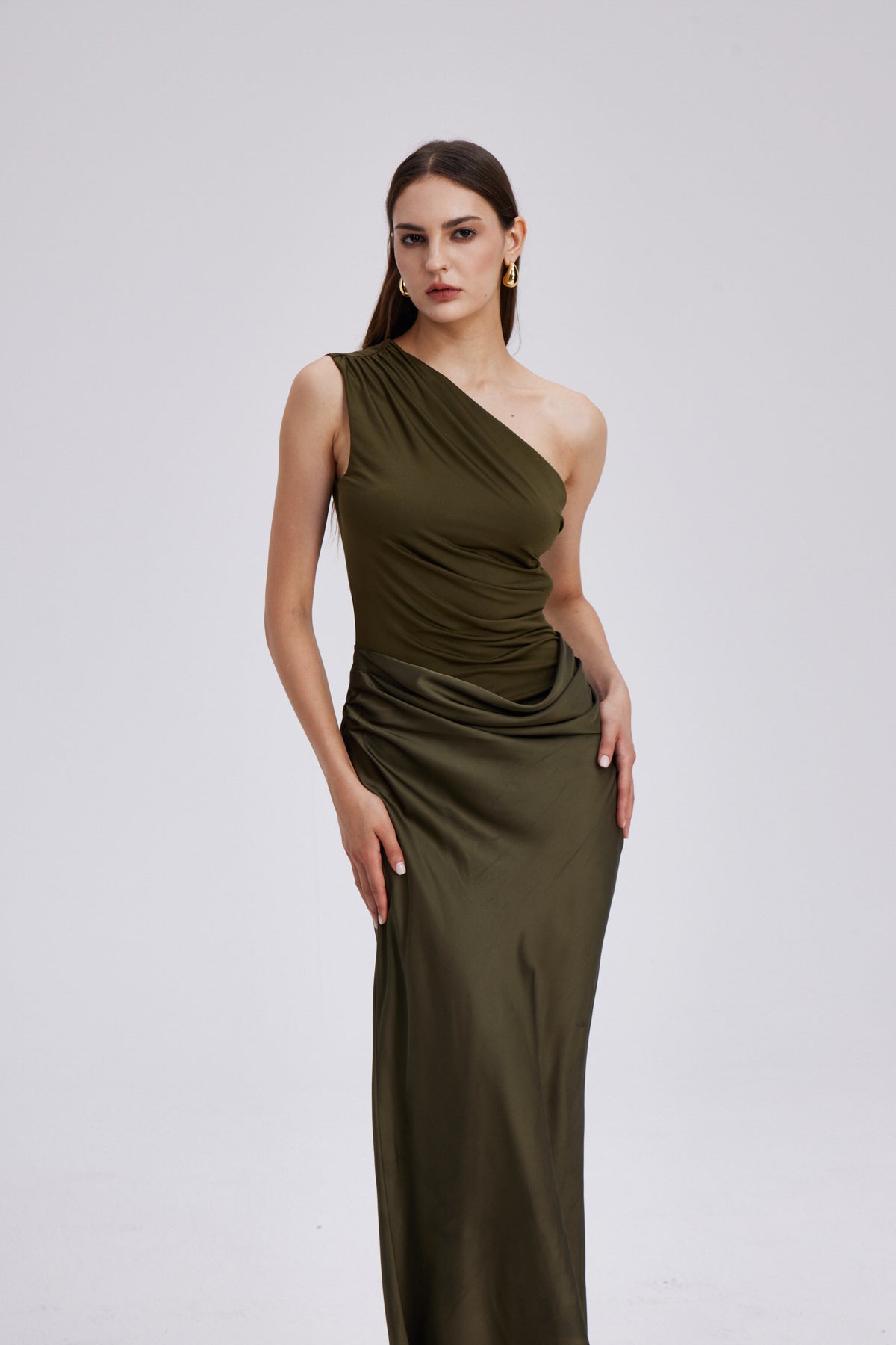 Beres One Shoulder Satin Maxi Dress in Green