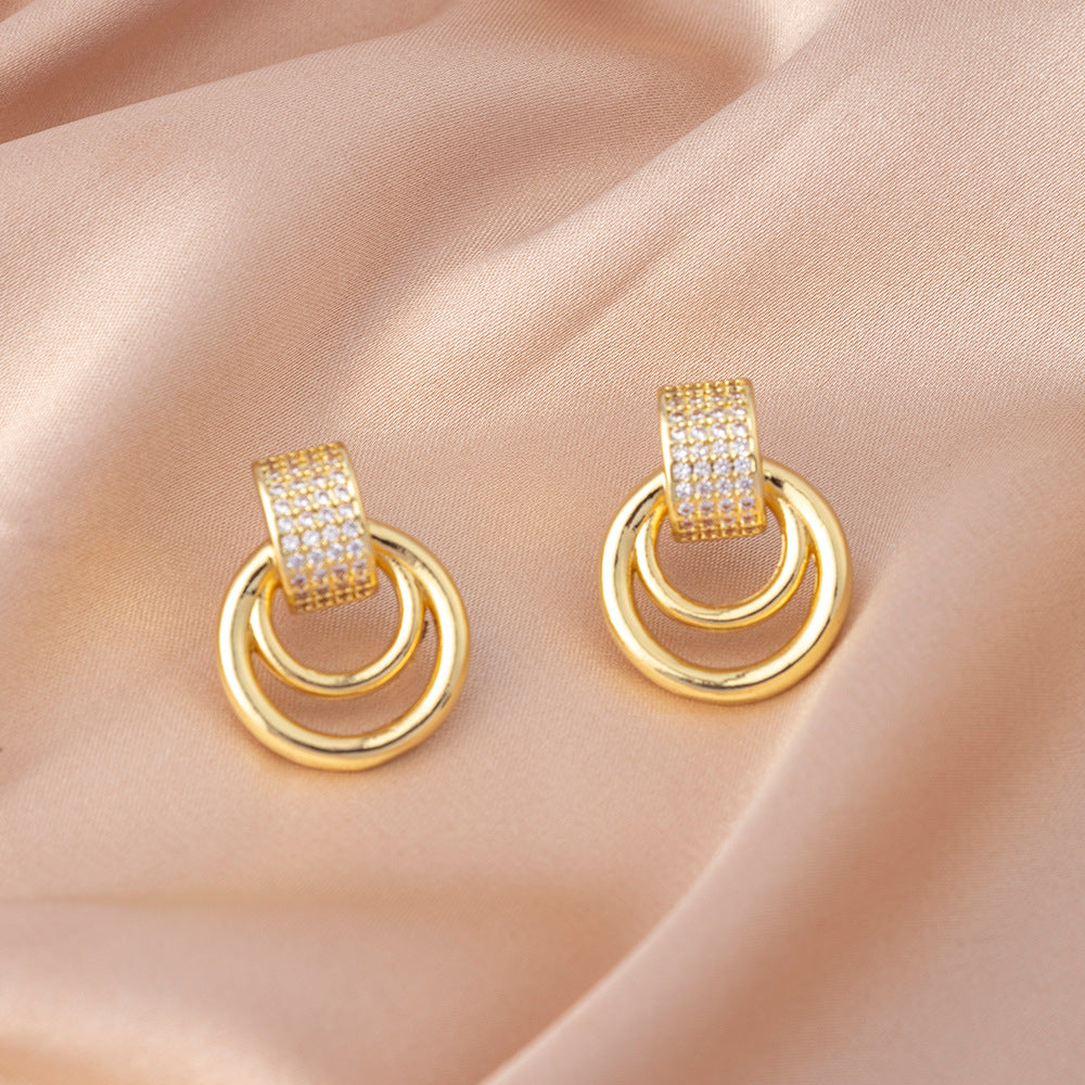 Elegant Gold Hoop Earrings