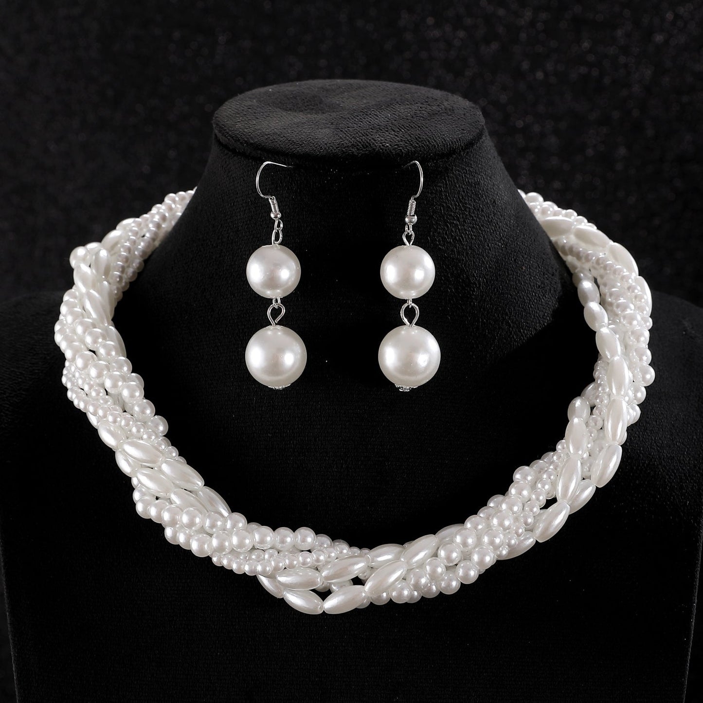 Classic Pearl Necklace