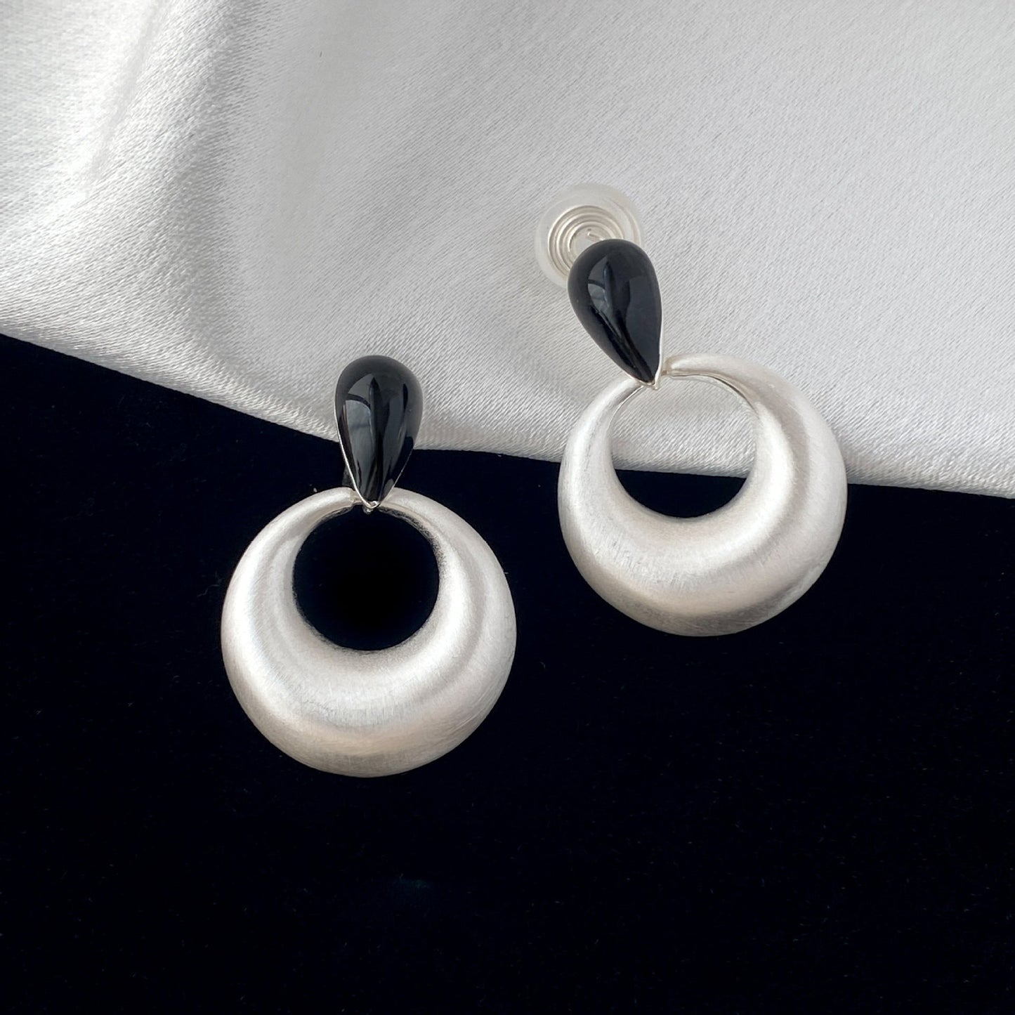 Modern Pearl Drop Earrings