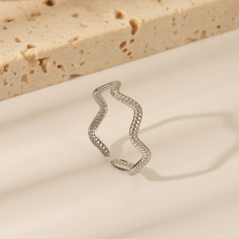 Minimalist Wavy Ring