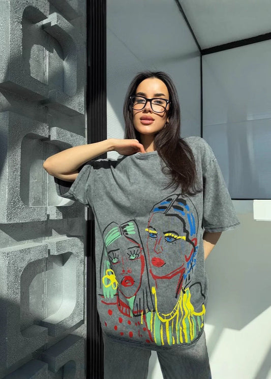 Oversized Graphic T-shirt – Wash With Artistic Print