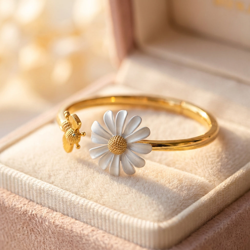 Vintage Gold Daisy & Bee Bracelet