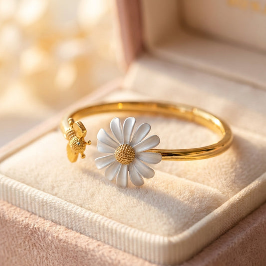 Vintage Gold Daisy & Bee Bracelet