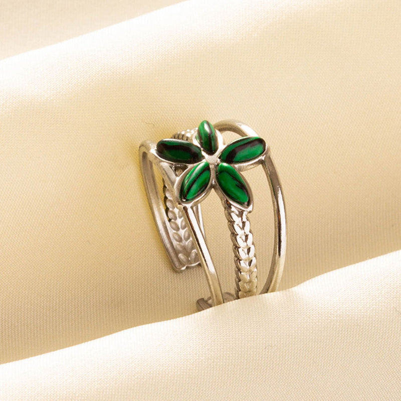 Elegant Green Flower Ring