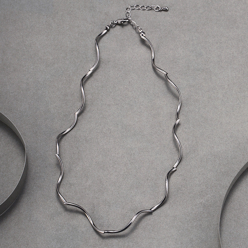 Minimalist Wavy Necklace