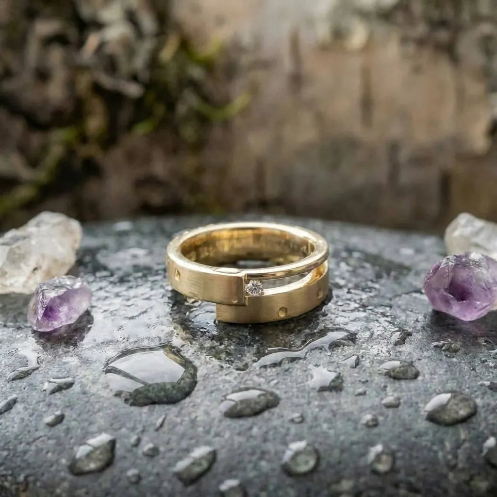 An Elegant Wrap Around Gold Ring