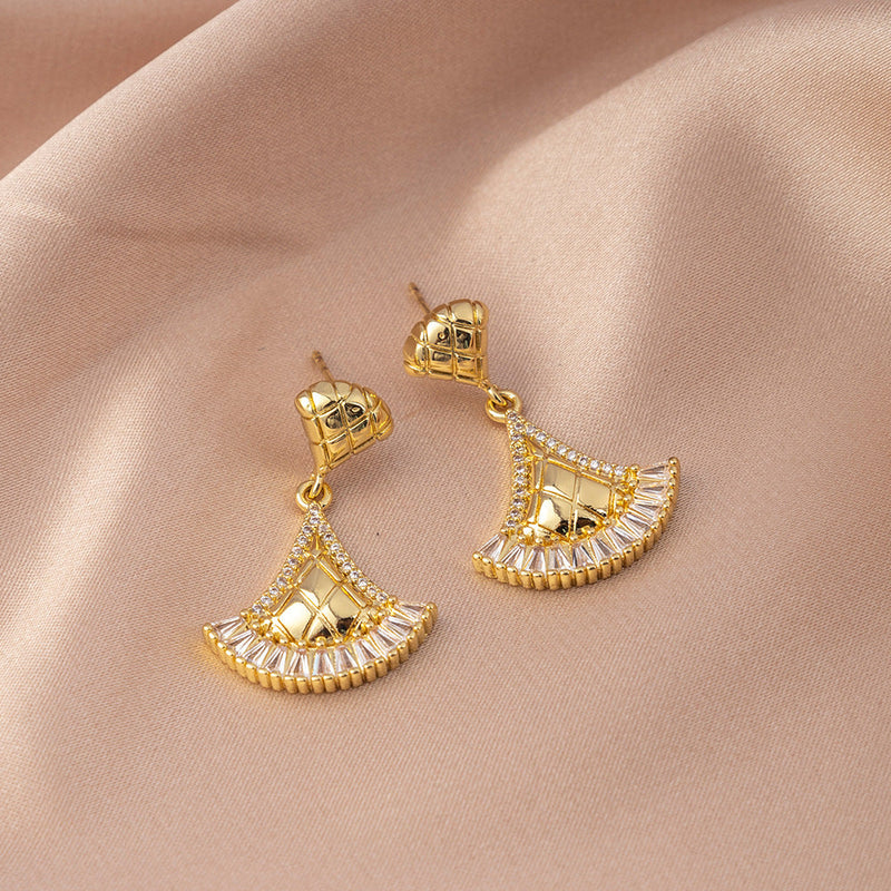 Elegant Gold Fan Earrings