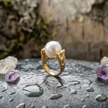 Vintage Inlaid Pearl Golden Ring