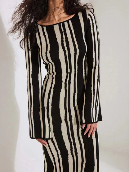 Contrast Bell Sleeve Maxi Dress