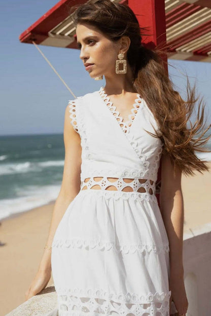 Lace Sleeveless V-neck Midi Dress