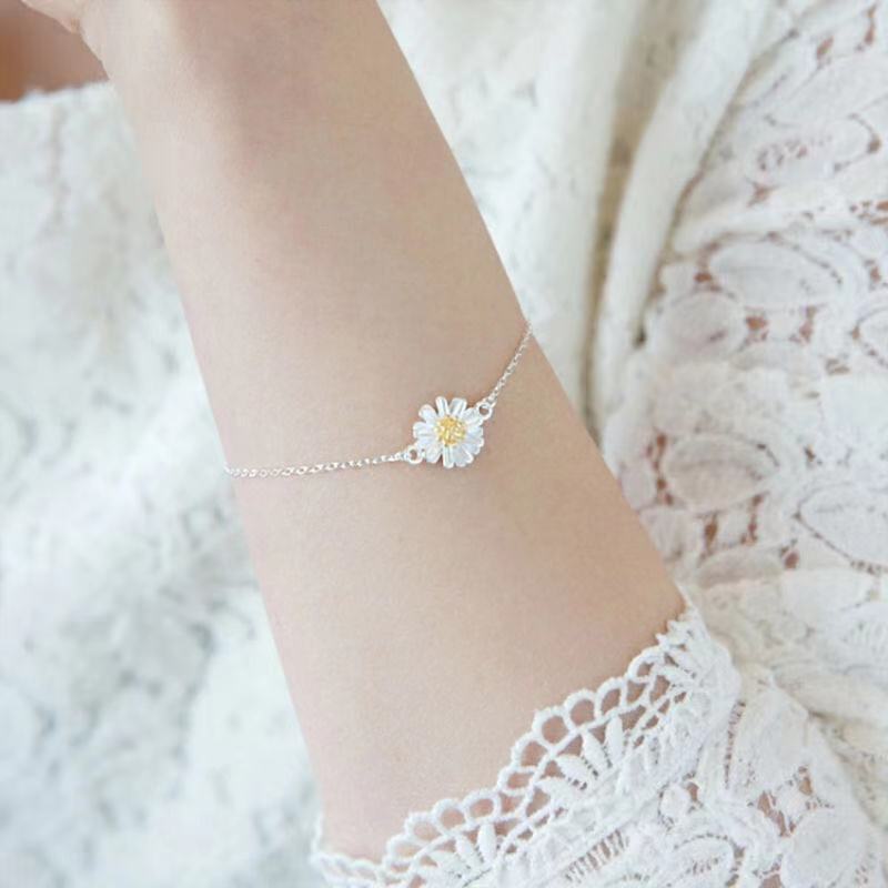 Delicate Daisy Bracelet