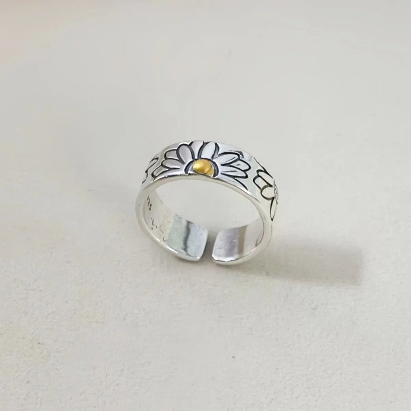 Vintage Daisy Ring