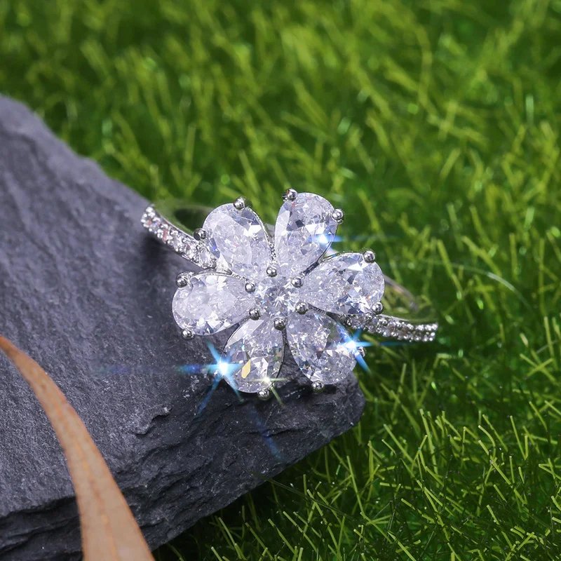 Elegant Crystal Flower Ring