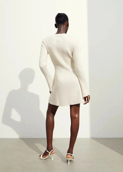 Luxe Ribbed Wool Knitted Dress – Cozy Elegance for Any Occasion