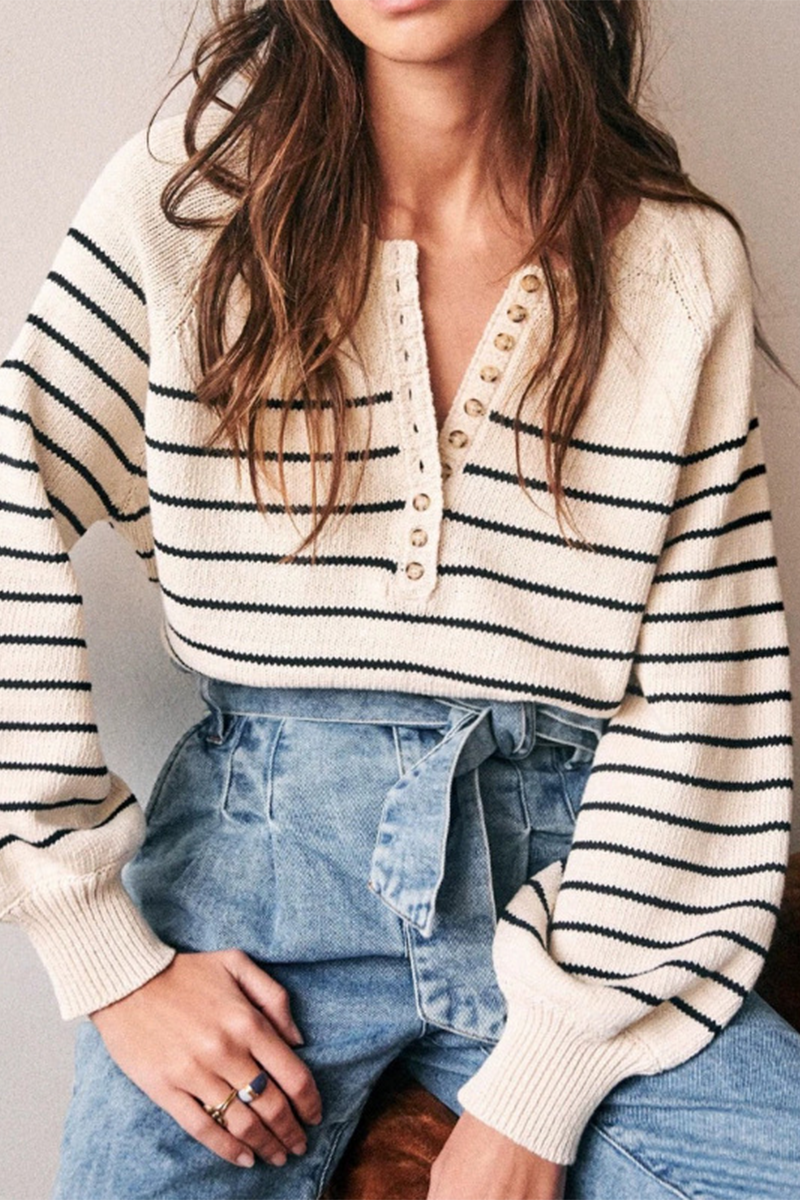 Stripe Buckle Weave Contrast O Neck Sweaters