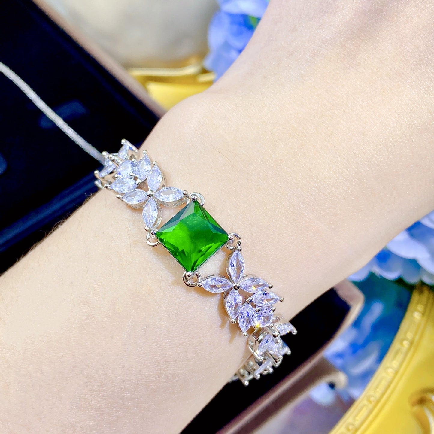 Elegant Green Crystal Bracelet