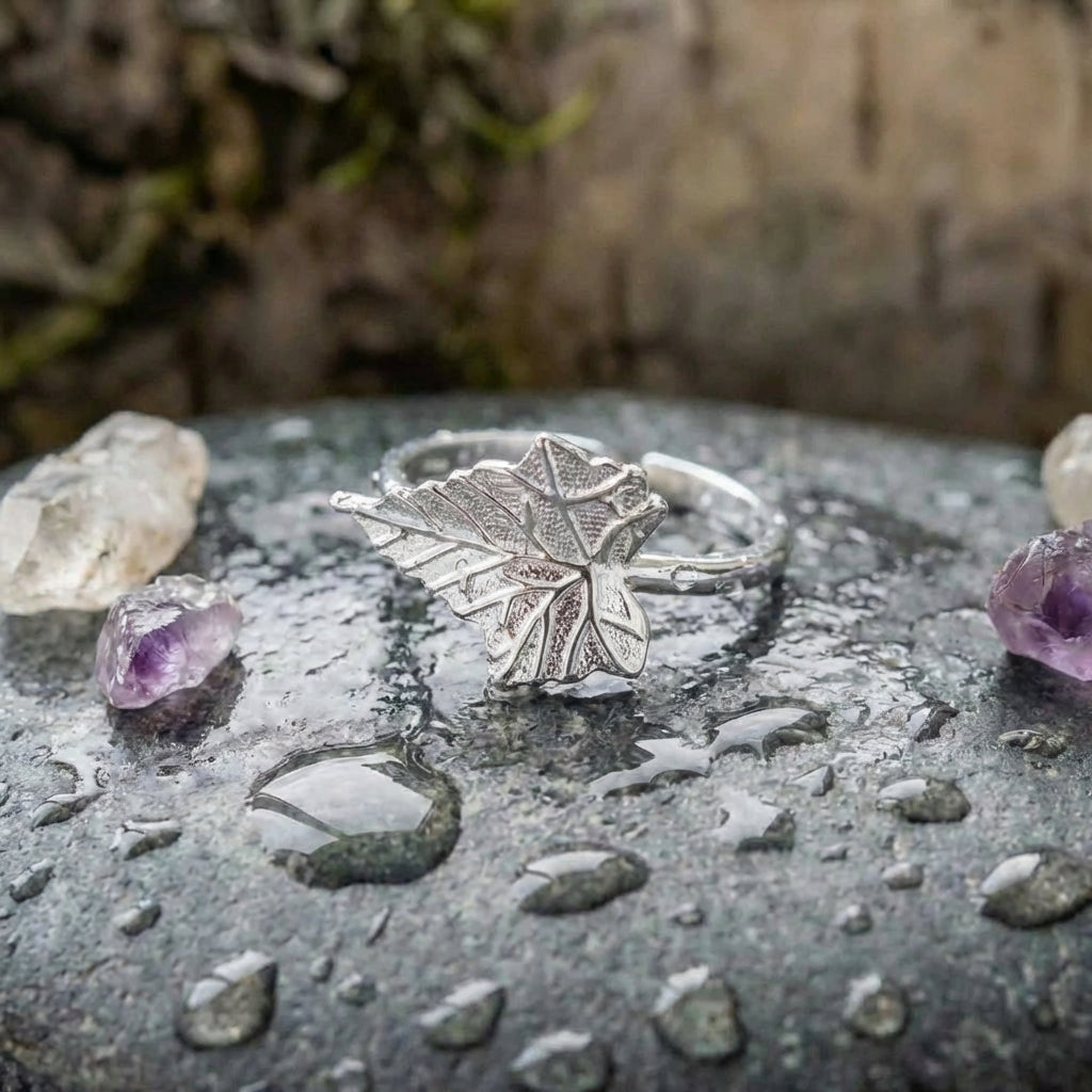 Elegant Maple Leaf Ring