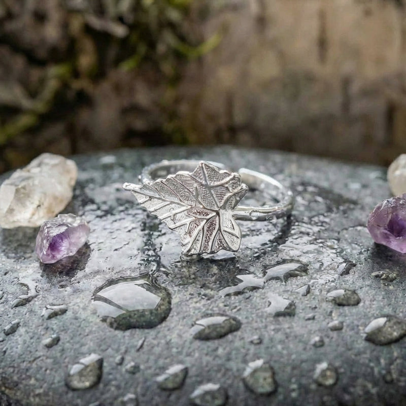 Elegant Maple Leaf Ring