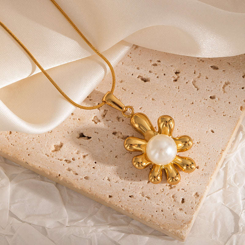 Classic Pearl Necklace