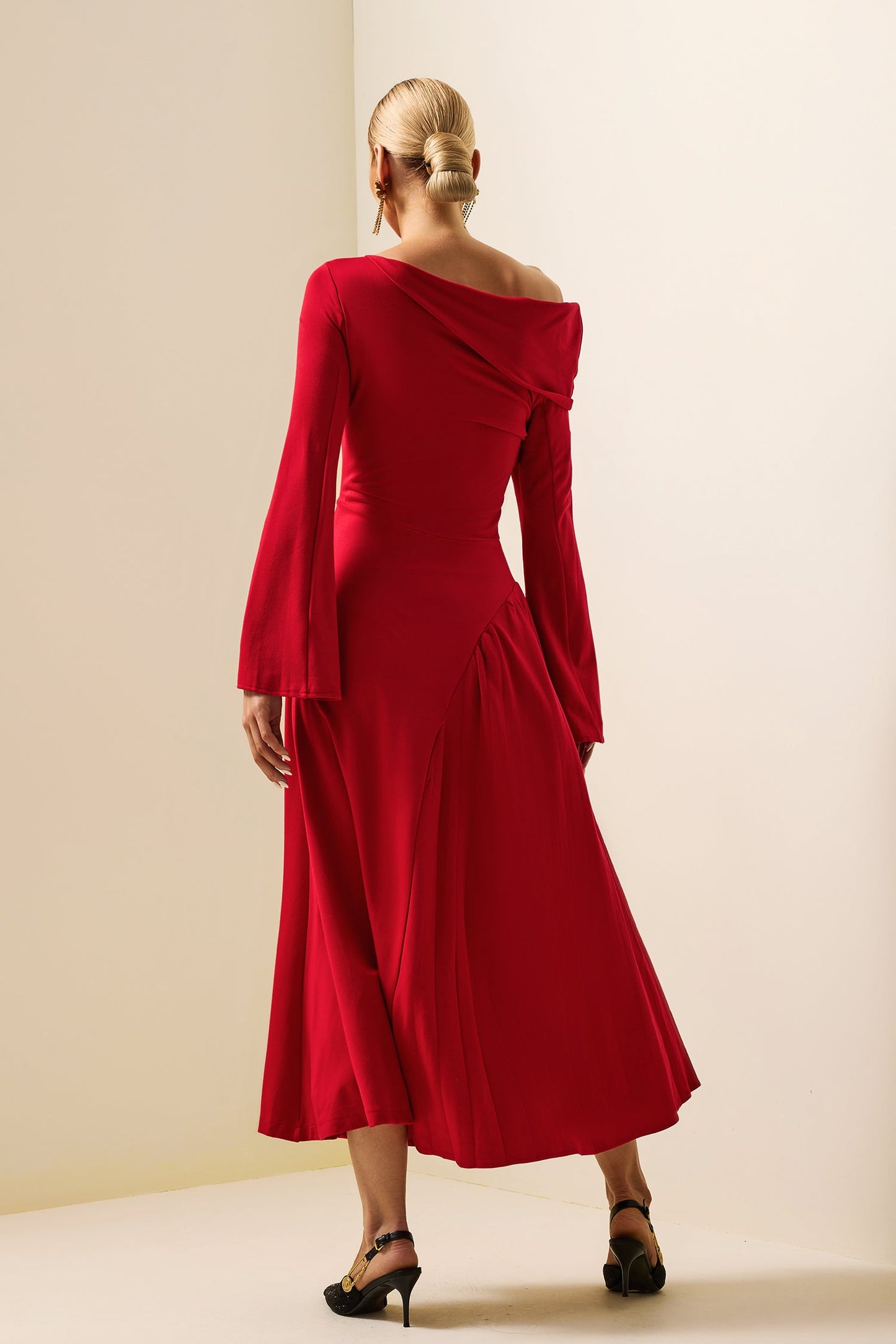 Off-shoulder Ruched Ball Sleeve Midi Dress