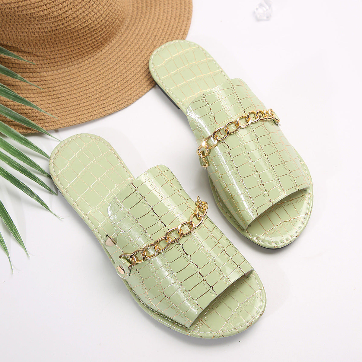 Flat Beach Sandals With Chain Accessories