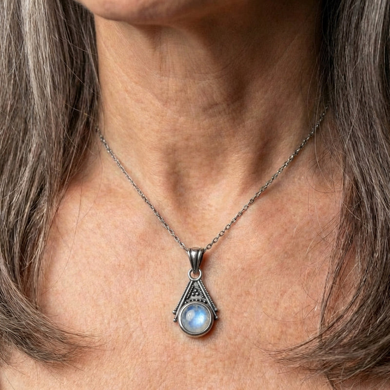 Vintage Silver Moonstone Necklace
