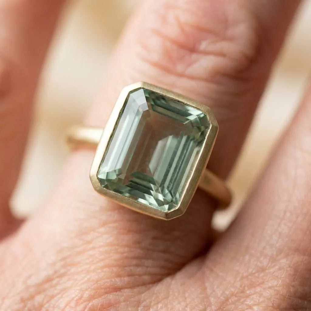 Vintage Inlaid Green Glass Gold Ring