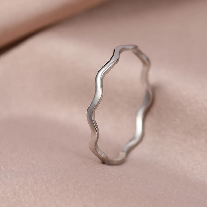 Minimalist Wavy Ring