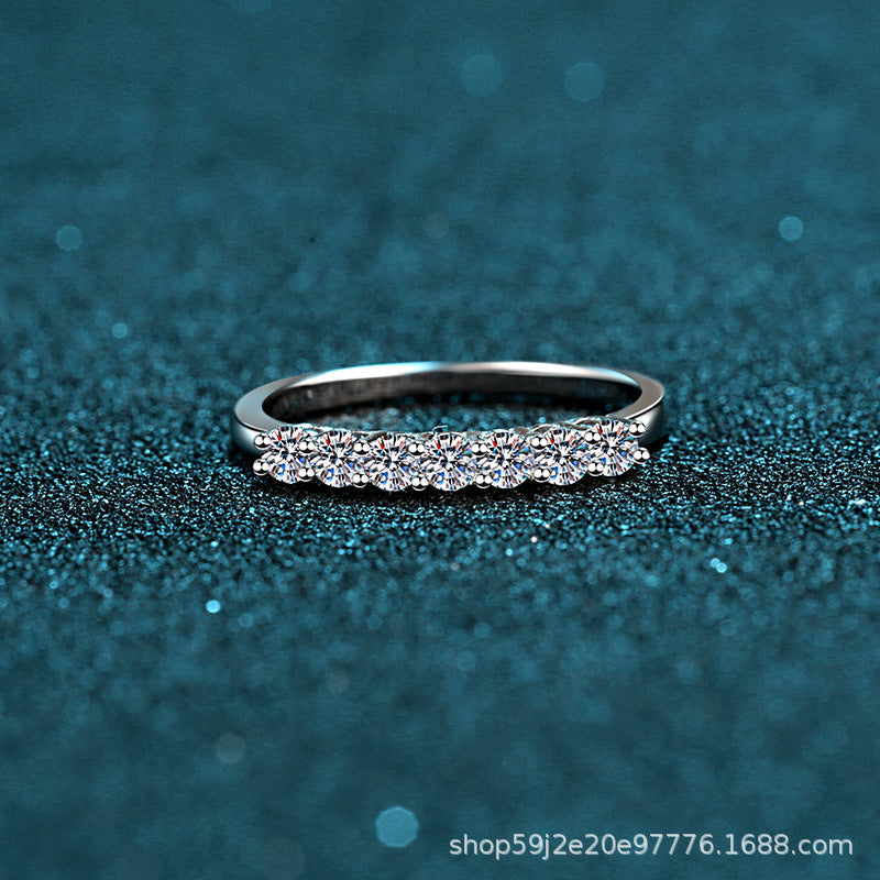 Elegant Round Brilliant Band