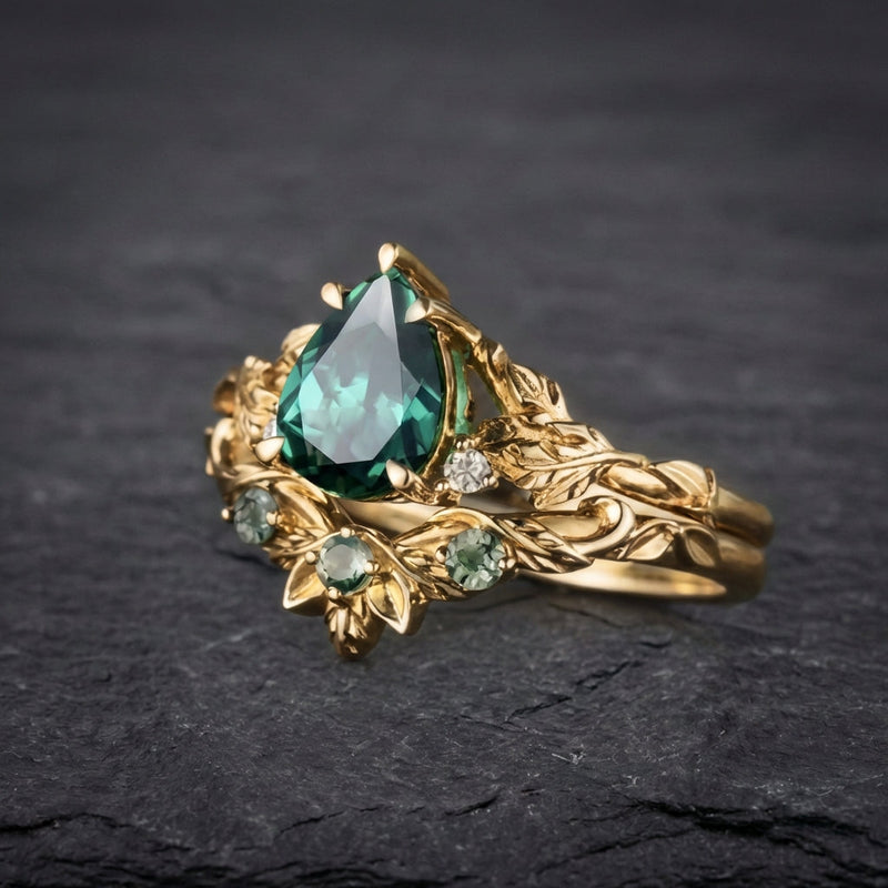 Court Emerald Water Drop Zircon Ring