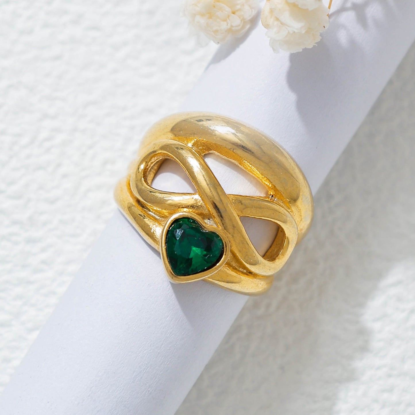 Elegant Emerald Heart Ring
